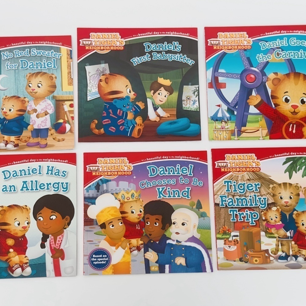 Grow and Go with Daniel Tiger  (Boxed Set): 6 Books​ - Picture 3 of 11